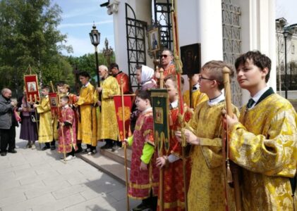 Крестный ход в день рождения св. Николая II