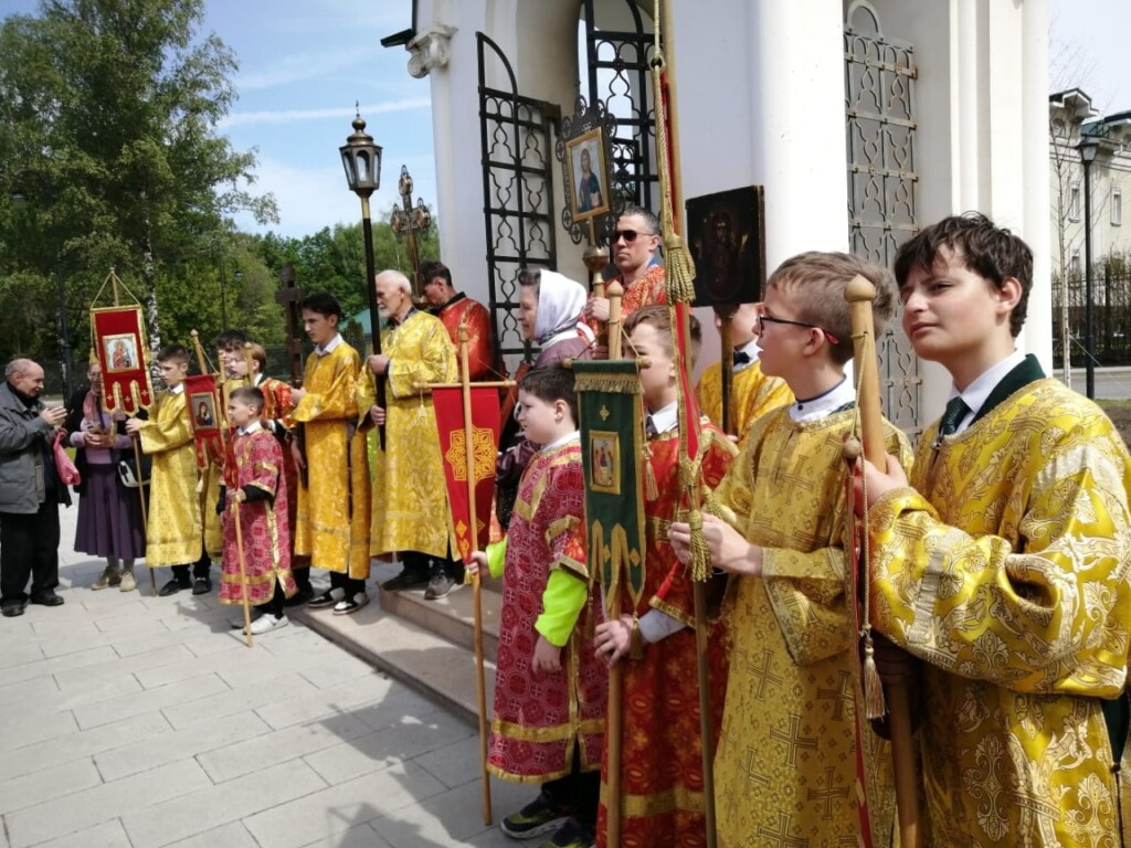 Крестный ход в день рождения св. Николая II