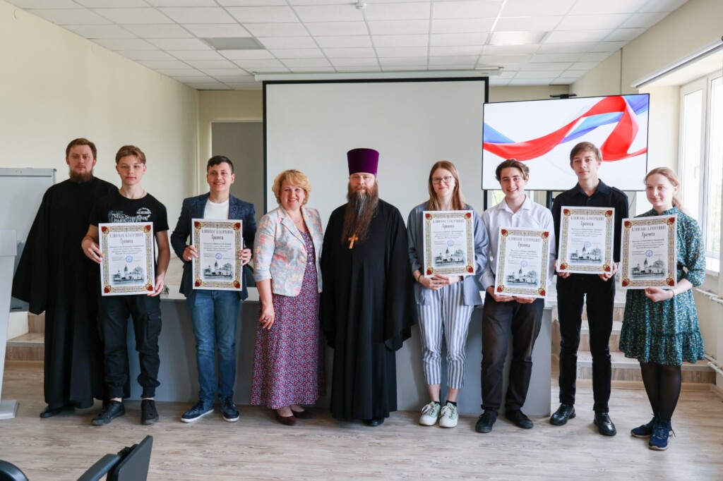 Под покровом преподобного Сергия. Святыни и храмы Сергиево-Посадской епархии