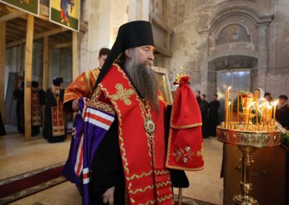Архиерейское богослужение в день перенесения мощей святителя Николая Чудотворца