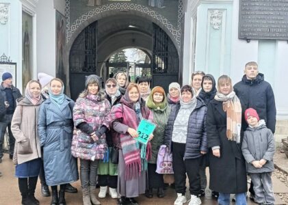 Семьи участников СВО прошли «Дорогой в Лавру»