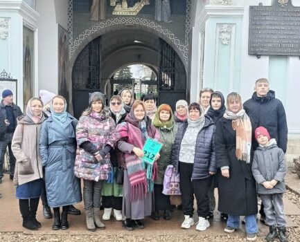 Семьи участников СВО прошли «Дорогой в Лавру»