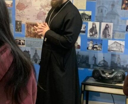 Студенты Российского Государственного Социального Университета (Клинский филиал) на  выставки «Крестный путь патриарха Тихона»