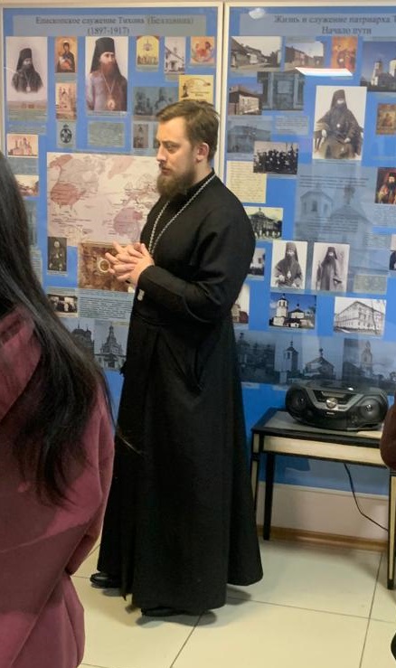 Студенты Российского Государственного Социального Университета (Клинский филиал) на  выставки «Крестный путь патриарха Тихона»