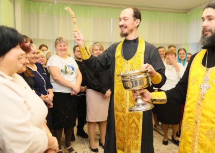 4 декабря педагоги и сотрудники гимназии приняли участие в благодарственном молебне.