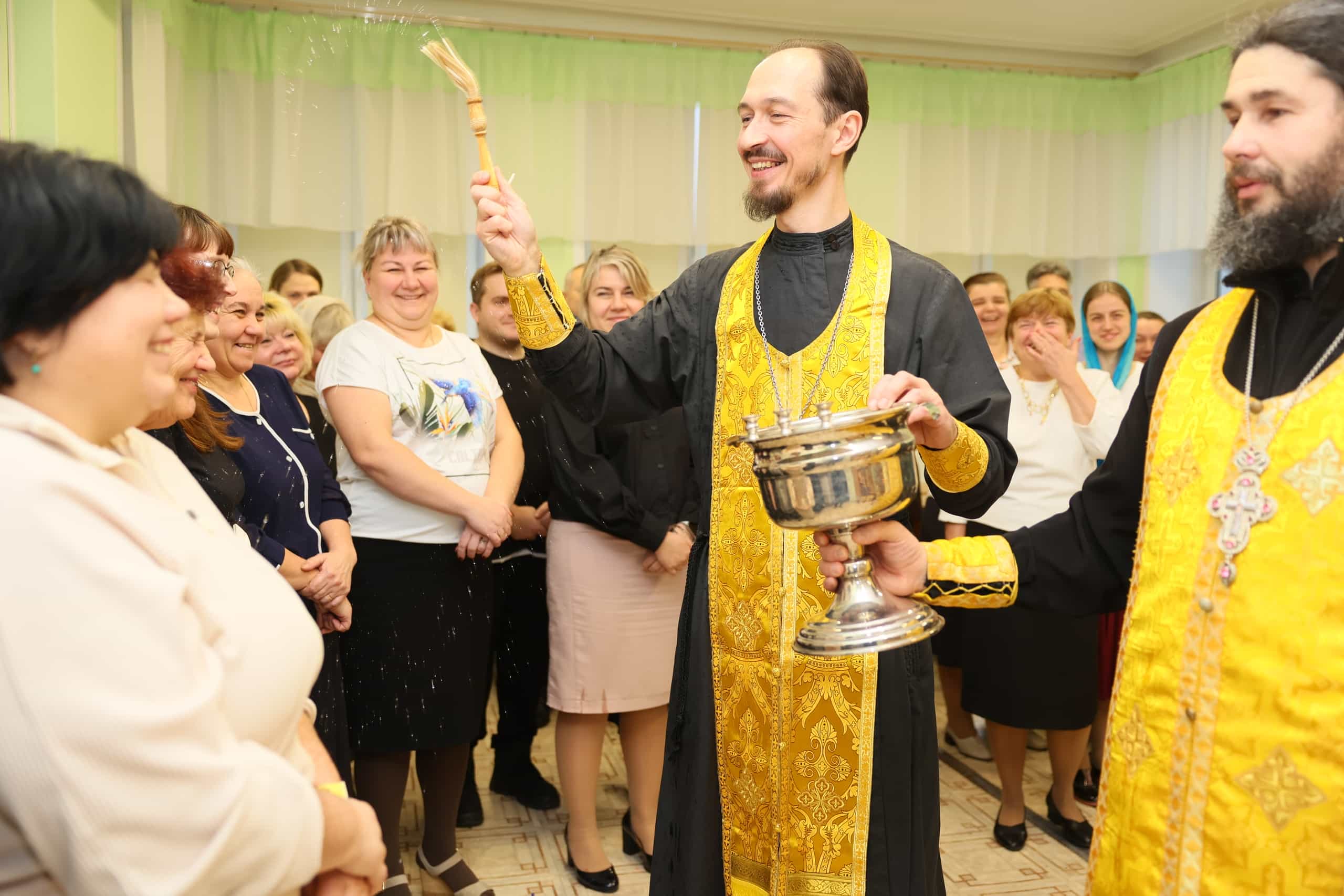 4 декабря педагоги и сотрудники гимназии приняли участие в благодарственном молебне.