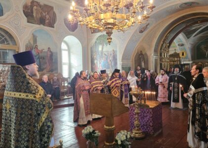 Богослужение в храме Дмитрия Солунского села Аксеново