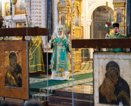 Патриарх Кирилл поблагодарил Владимира Путина за возвращение Владимирской и Донской икон Богородицы Церкви