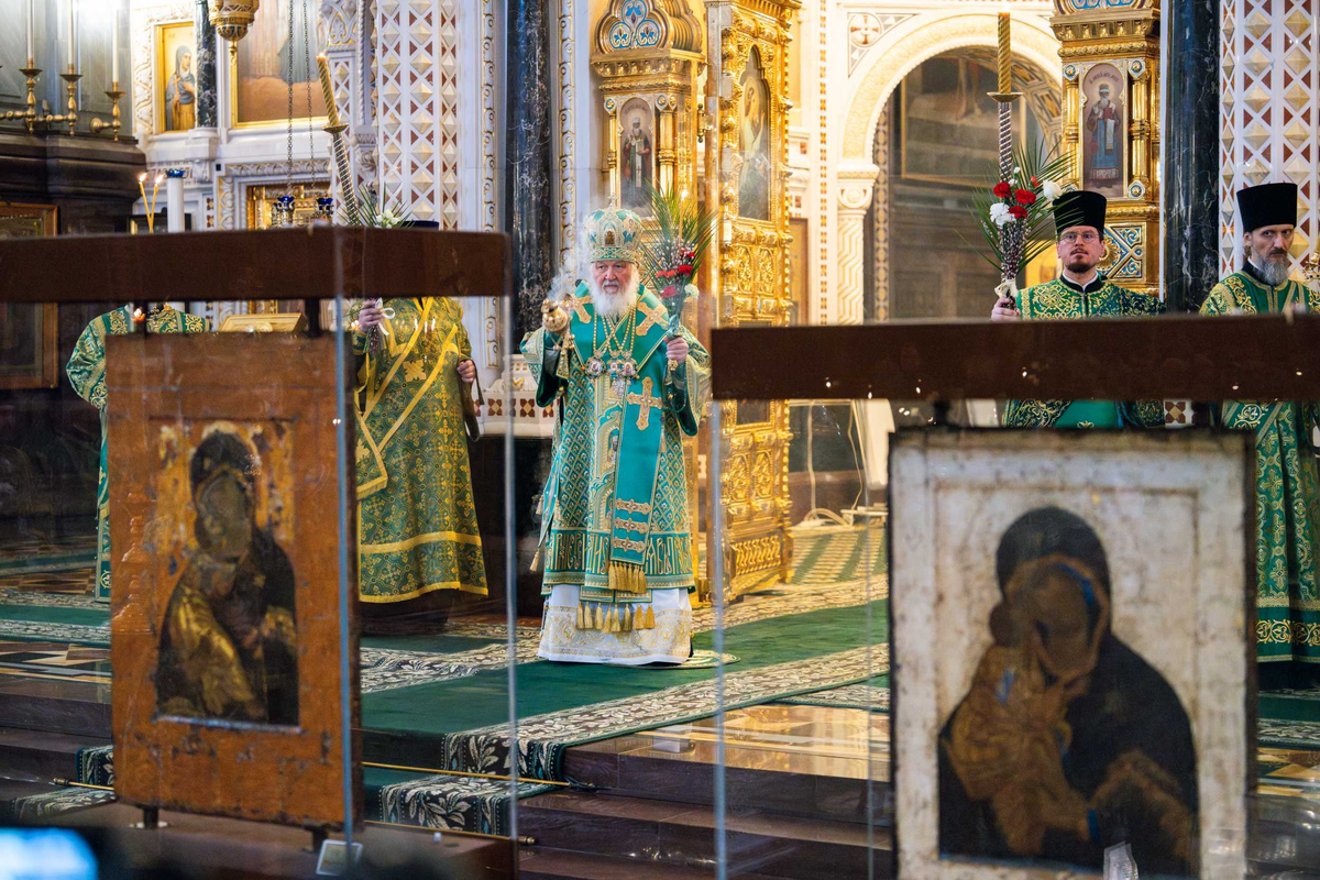 Патриарх Кирилл поблагодарил Владимира Путина за возвращение Владимирской и Донской икон Богородицы Церкви